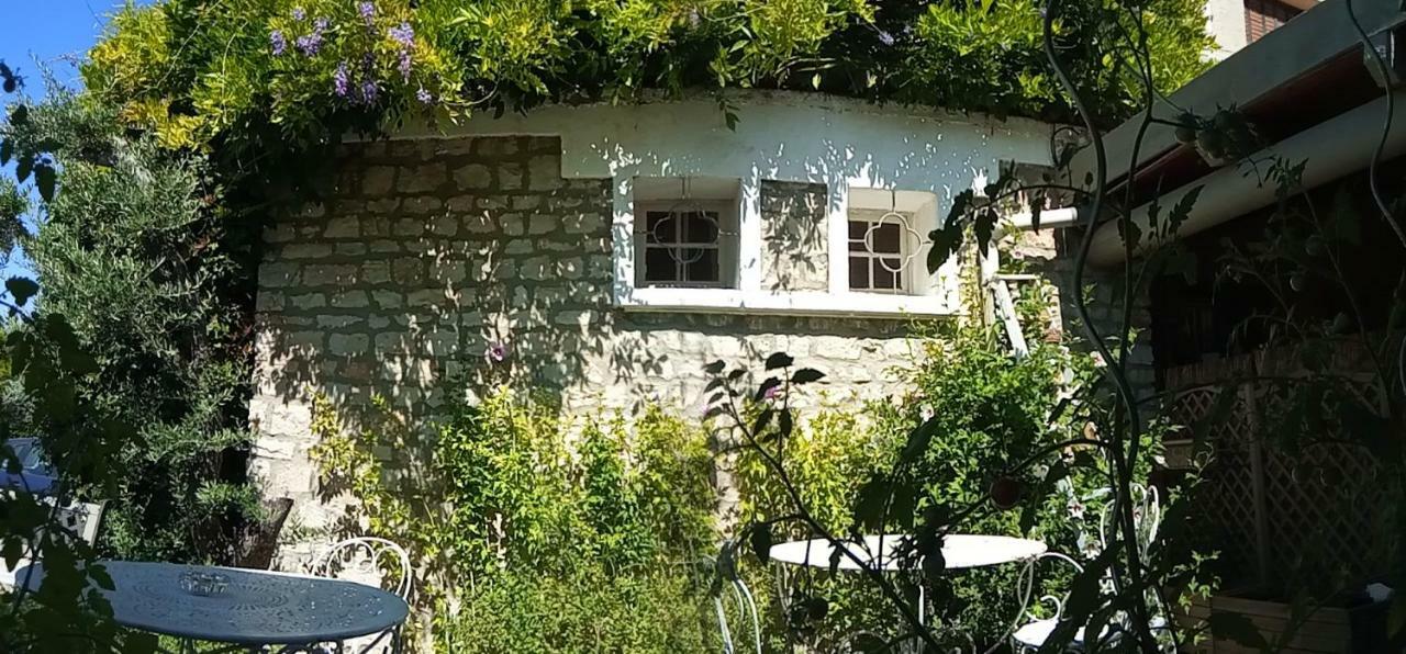 Hotel Font De Lauro Saumane-de-Vaucluse Exterior foto